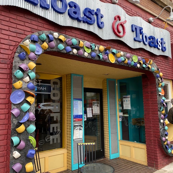 Roast & Toast Café in Petoskey