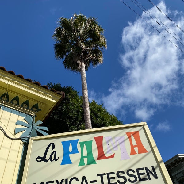 Foto scattata a La Palma Mexicatessen Molino y Tortilleria da Bill C. il 4/18/2020