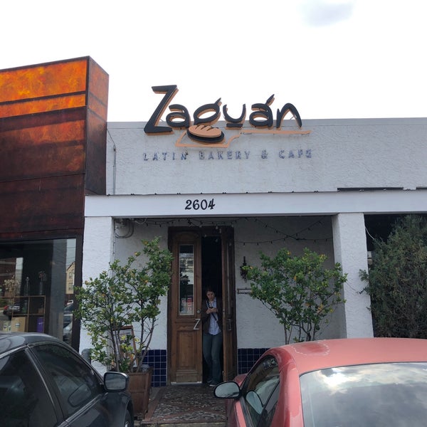 3/10/2018 tarihinde Fernando C.ziyaretçi tarafından Zaguán Latin Bakery &amp; Cafe'de çekilen fotoğraf