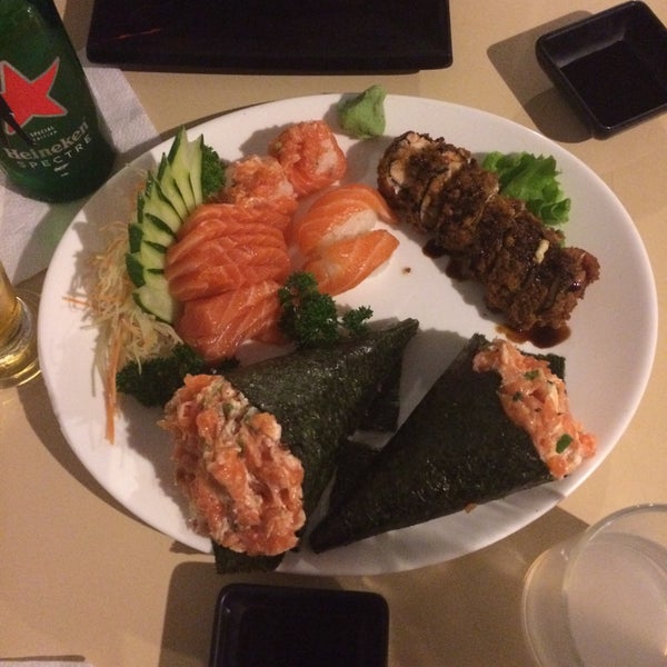 Foto tomada en Yatta Sushi  por Milene D. el 10/8/2015