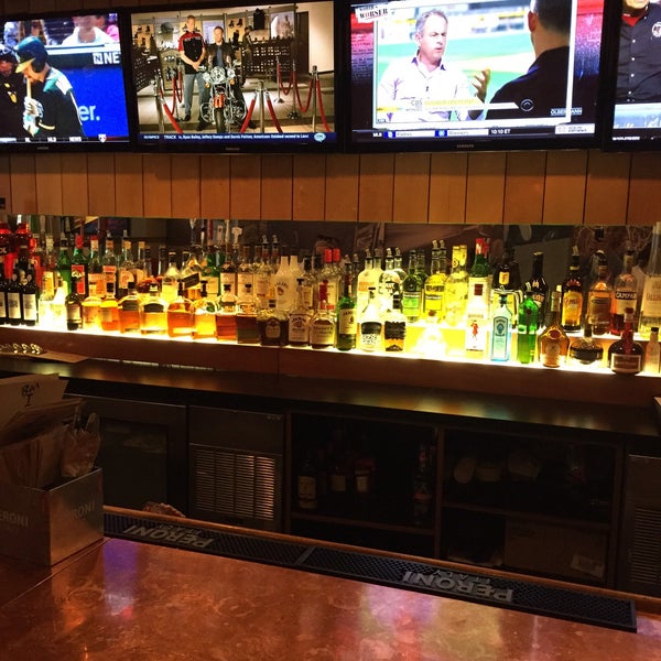 Foto diambil di Bar Toma oleh Ronny H. pada 5/13/2015