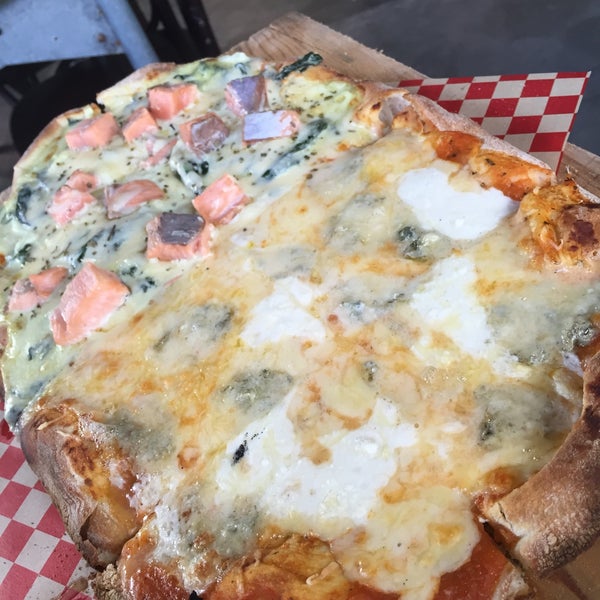 Pizza de salmón y 4 quesos 👌