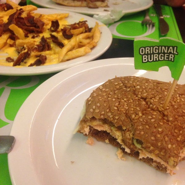 Foto tirada no(a) Original Burger por Felipe M. em 11/26/2014