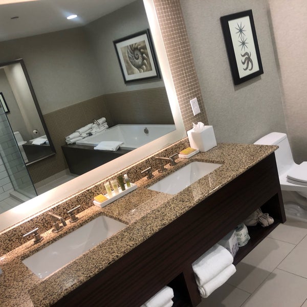 Foto diambil di Hilton oleh Yue L. pada 6/14/2019