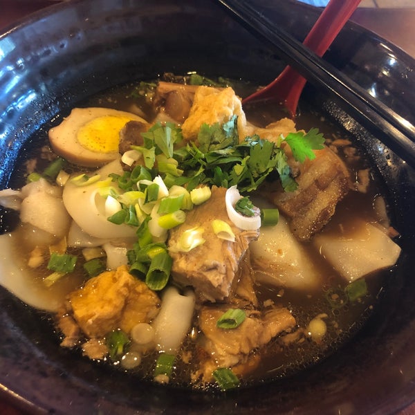 Photo taken at Noodle Nation by Yue L. on 7/5/2018