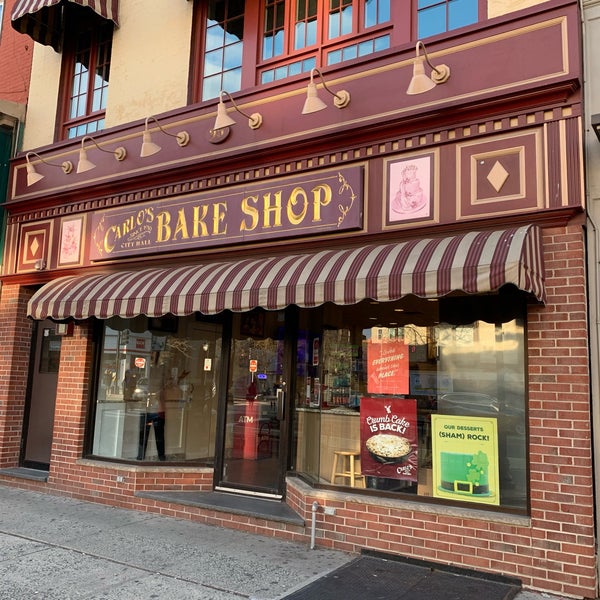 Foto scattata a Carlo&#39;s Bake Shop da Santi C. il 3/17/2019