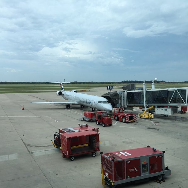 Снимок сделан в Wichita Dwight D. Eisenhower National Airport (ICT) пользователем Yos_Hira 9/10/2019