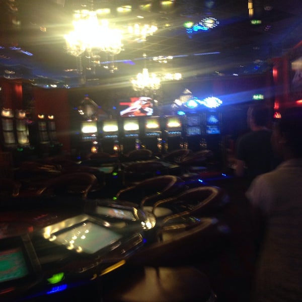 Foto tirada no(a) Ned Kelly&#39;s Sportsclub &amp; Casino por Fablian H. em 7/20/2014