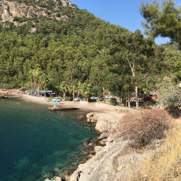 Das Foto wurde bei Delikyol Deniz Restaurant Mehmet’in Yeri von ÖMER Furkan Ç. am 8/30/2019 aufgenommen