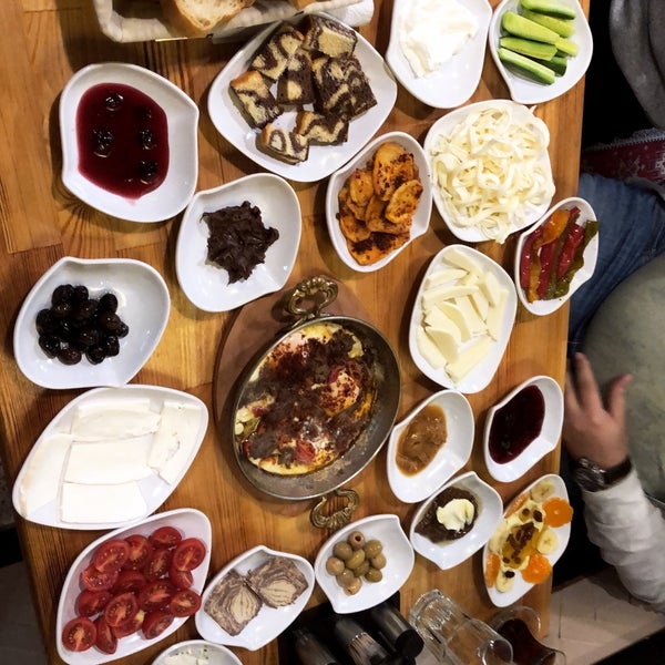 10/14/2018 tarihinde Berfin V.ziyaretçi tarafından Tag Cafe &amp; Bistro Istanbul'de çekilen fotoğraf