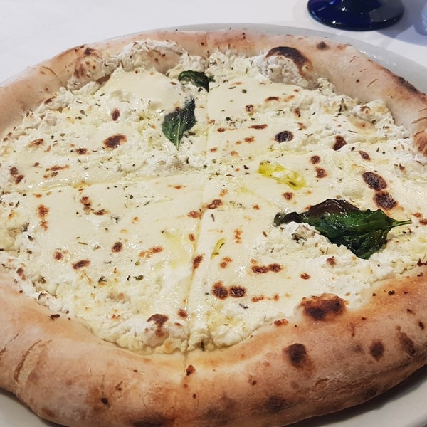 Photo taken at Amalfi Pizza by Kyunghee P. on 3/30/2019