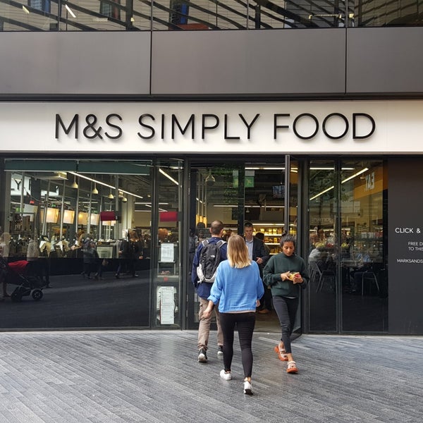 Photo prise au M&amp;S Simply Food par Kyunghee P. le5/31/2019