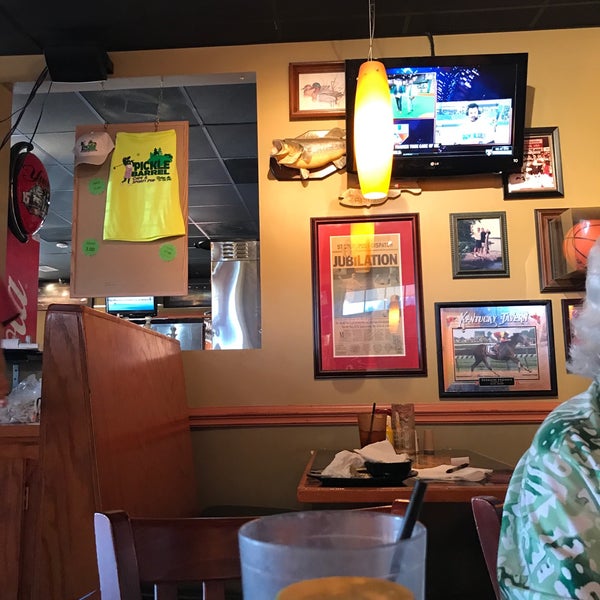 รูปภาพถ่ายที่ Pickle Barrel Cafe &amp; Sports Pub - Milledgeville โดย Tammy@LakeSinclair L. เมื่อ 6/18/2017