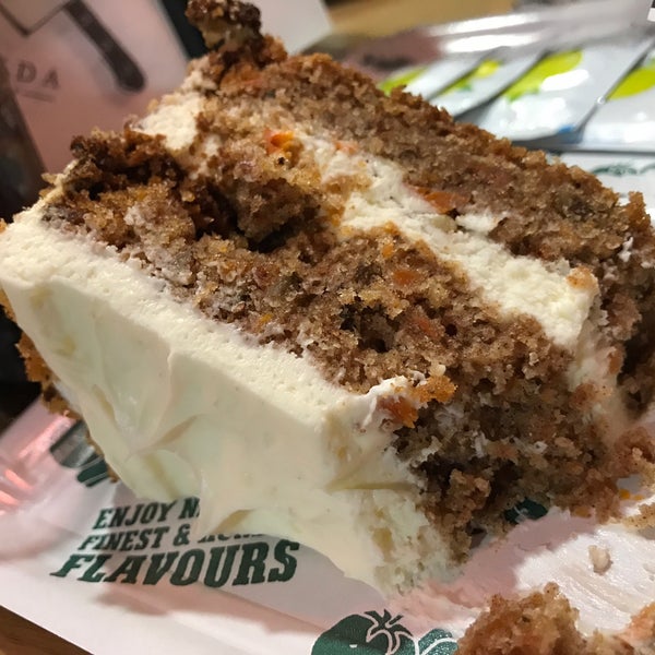 Don’t miss the carrot cake! Best in “town”! -> the rabbit doesn’t know a thing about carrot cakes