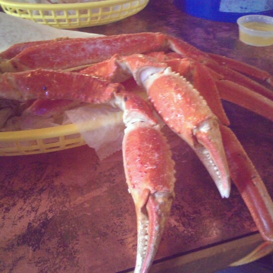 5/24/2014 tarihinde Chrystal W.ziyaretçi tarafından Crab Corner Maryland Seafood House'de çekilen fotoğraf