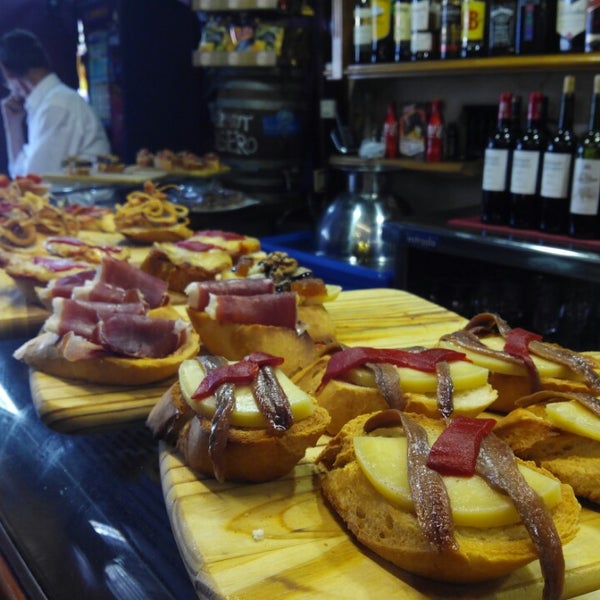 Das Foto wurde bei Restaurante El Castillo von Santillana d. am 10/1/2014 aufgenommen