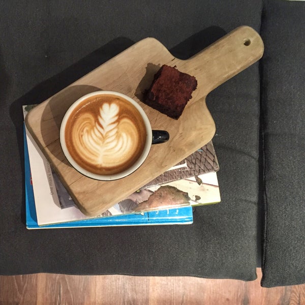 Foto diambil di Ltd Espresso &amp; Brew Bar oleh Jedwind T. pada 2/22/2015