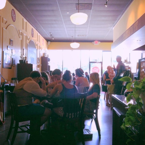 7/28/2013 tarihinde Randy S.ziyaretçi tarafından Buon Giorno Coffee'de çekilen fotoğraf