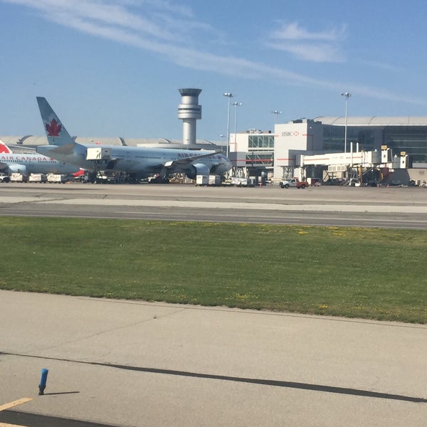 7/15/2015 tarihinde Angel R.ziyaretçi tarafından Toronto Pearson Uluslararası Havalimanı (YYZ)'de çekilen fotoğraf