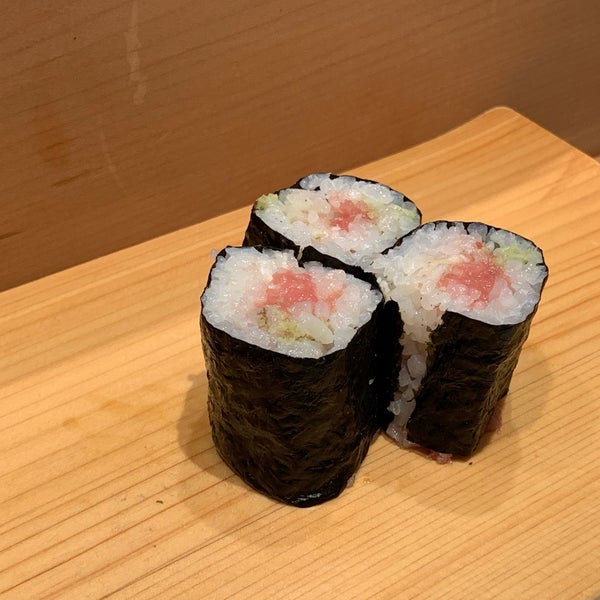 Foto scattata a Sushi Bar Yasuda da Alexander M. il 7/27/2019