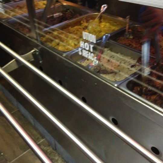 Foto scattata a Doug E&#39;s Chicken &amp; Waffles da Jacqueline C. il 11/10/2012