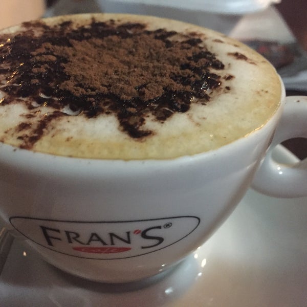 รูปภาพถ่ายที่ Fran&#39;s Café โดย Annie G. เมื่อ 11/28/2015