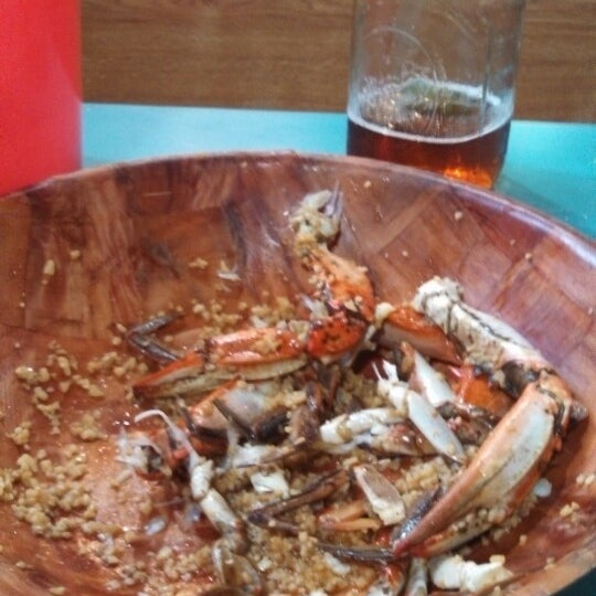 Photo taken at Blue Claw Seafood &amp; Crab Eatery by Wendy M. on 8/7/2013
