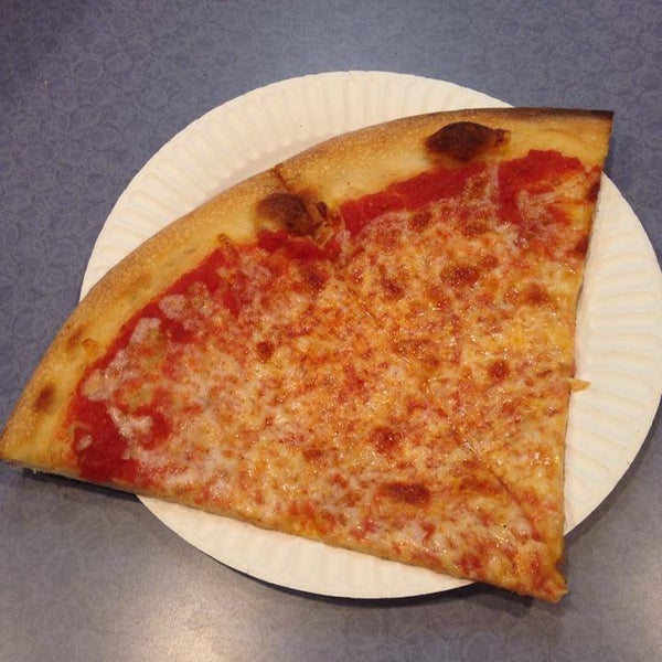 Foto tirada no(a) Rosa&#39;s Fresh Pizza por Rosa&#39;s Fresh Pizza em 9/11/2014