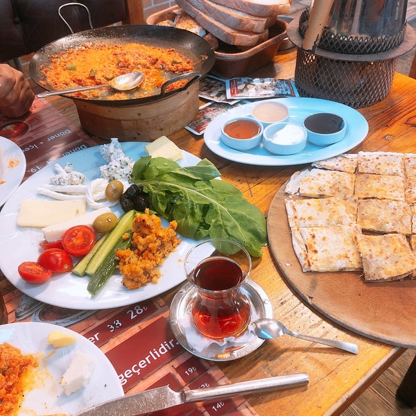 Снимок сделан в Madalyalı Restaurant пользователем münire pelin 10/17/2019