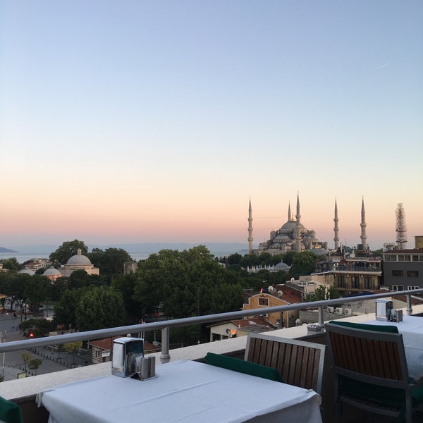 Foto scattata a Panorama Restaurant da Mehmet N. il 6/9/2016