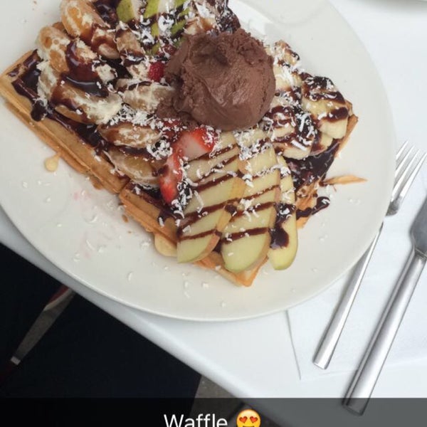 Foto tomada en San Remo Gelateria - Waffle &amp; Dondurma  por Seyra G. el 10/18/2015