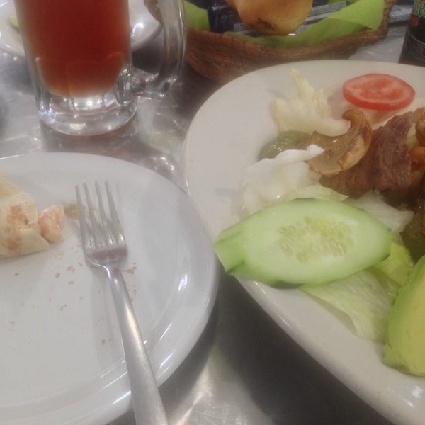 Das Foto wurde bei Restaurante La Islaa von Edgar G. am 4/15/2015 aufgenommen
