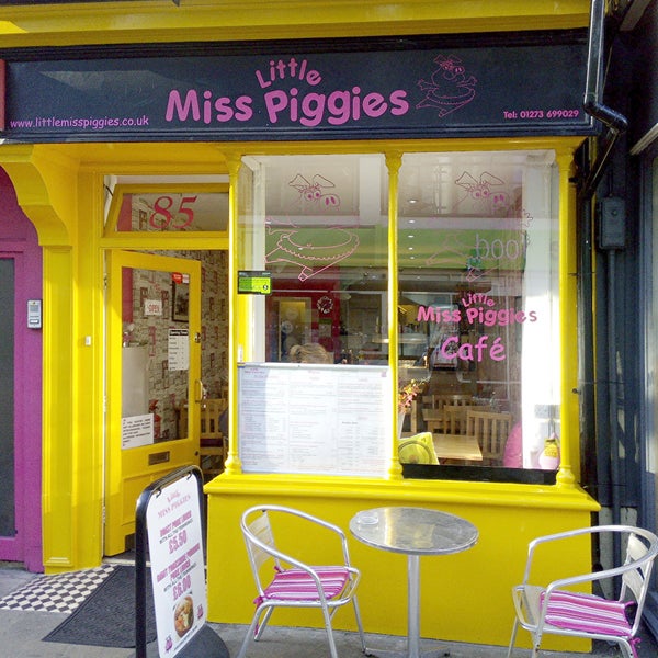 Foto diambil di Little Miss Piggies oleh Little Miss Piggies pada 4/19/2015