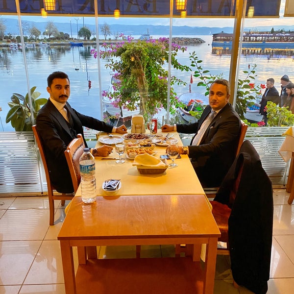 Foto scattata a Halit Balık Restoran da SHİELD il 12/27/2019