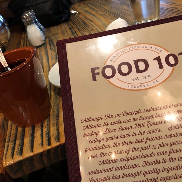 Das Foto wurde bei Food 101 von Constance D. am 2/10/2018 aufgenommen