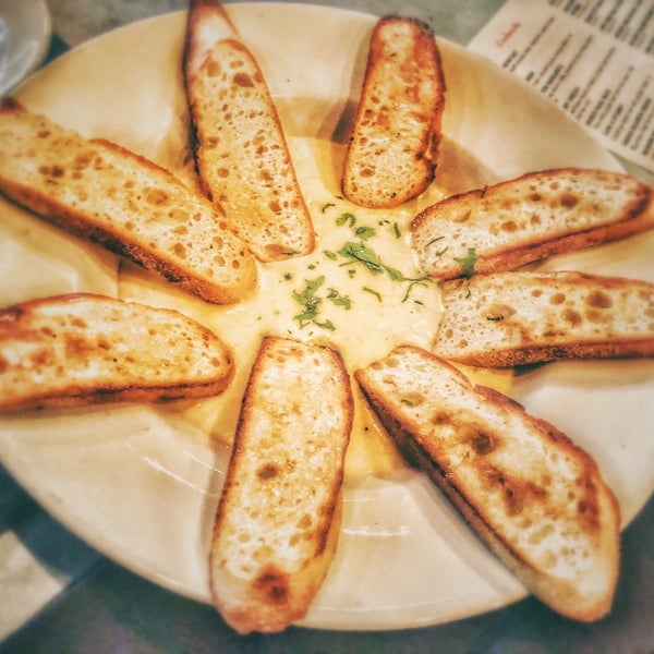 GARLIC BREAD FONDUE$11ciabatta. special italian cheeses. fondue. roasted garlic. 🤤🥖🧀👌🏻