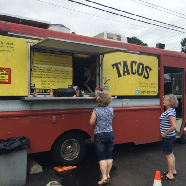 Das Foto wurde bei PGH Taco Truck von Allison V. am 6/19/2014 aufgenommen