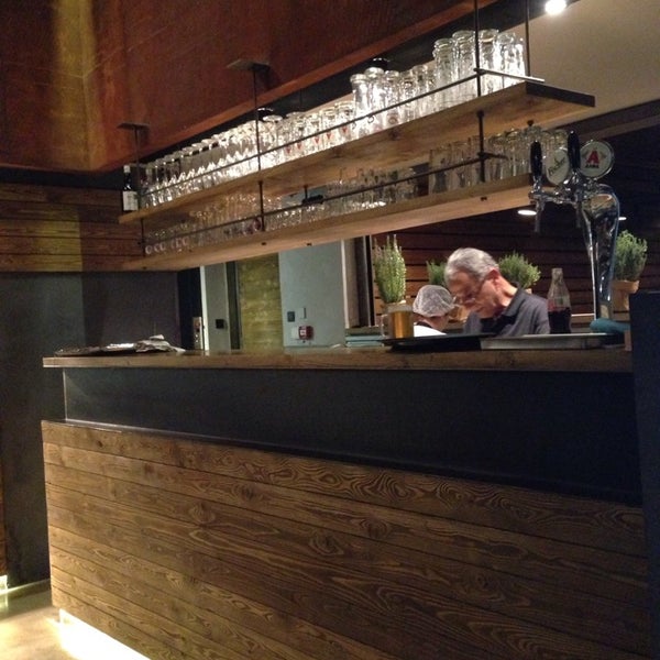 10/4/2014에 John M.님이 Koukounari Restaurant에서 찍은 사진