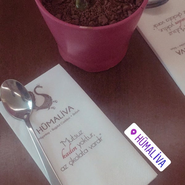 Das Foto wurde bei Hümaliva Çikolata &amp; Kahve von ACK am 3/9/2019 aufgenommen