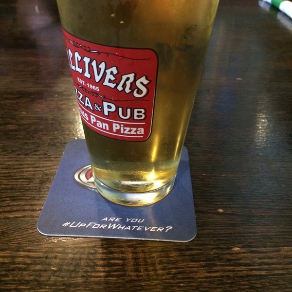 Photo taken at Gulliver&#39;s Pizza &amp; Pub by Robin W. on 8/22/2014
