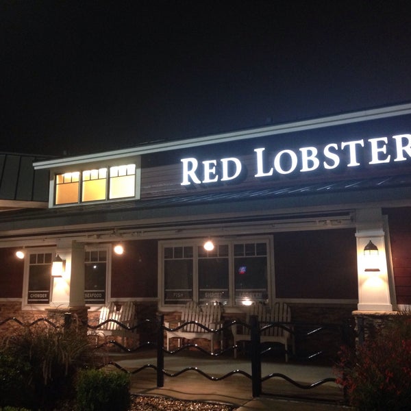 Photo taken at Red Lobster by Dr Ignacio G. on 11/8/2015