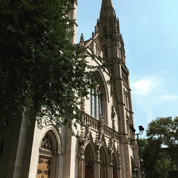 รูปภาพถ่ายที่ Saint Paul Cathedral โดย Tom D. เมื่อ 8/9/2015