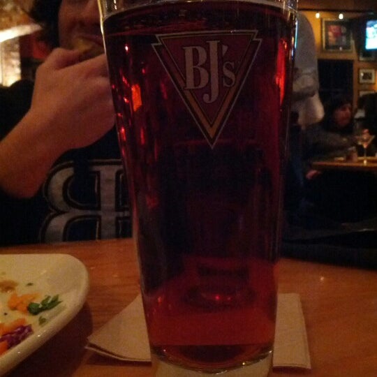 Photo taken at BJ&#39;s Restaurant &amp; Brewhouse by Chris K. on 2/11/2013