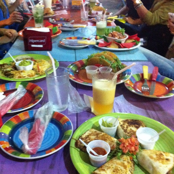 รูปภาพถ่ายที่ Escalante&#39;s Tex-Mex Food โดย Sâmia L. เมื่อ 12/13/2014