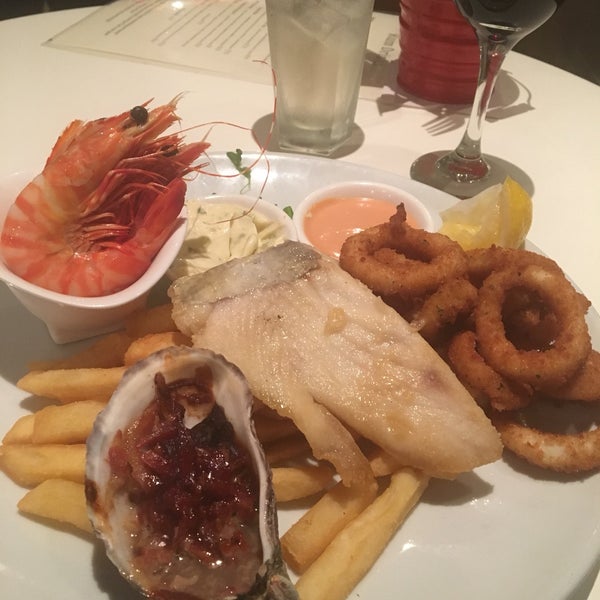 The ocean basket is probably the best thing if you're on a budget - you can get them to grill the fish and the portion is generous, giving you beautiful prawns and an oyster killpatrick 😊