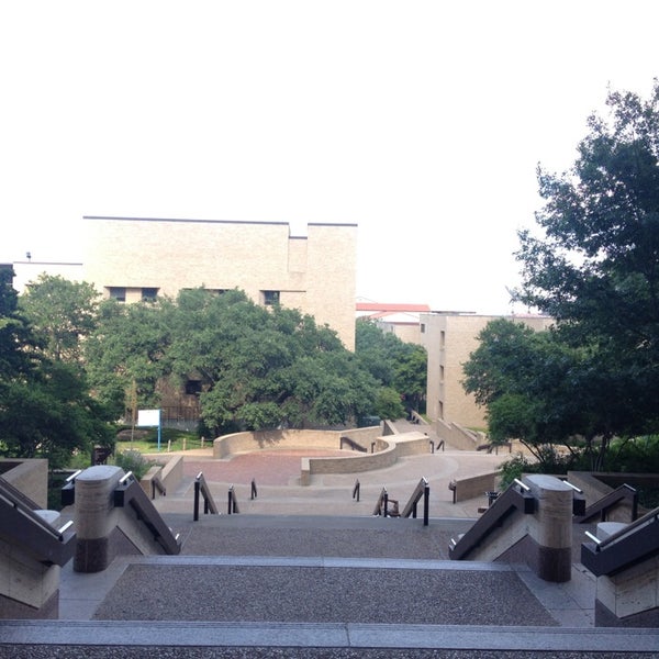 Das Foto wurde bei Texas State University von Natchana T. am 6/26/2013 aufgenommen