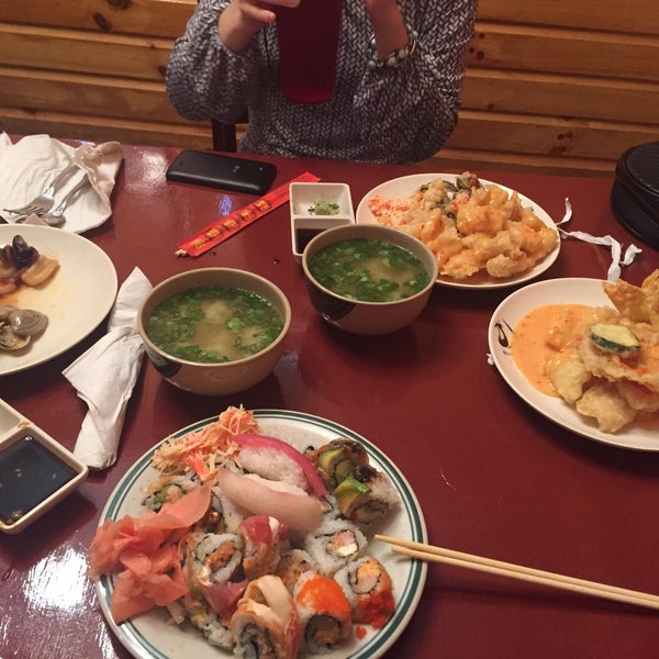 Foto scattata a Lobster House Sushi &amp; Hibachi Grill da Anastasia V. il 4/25/2016