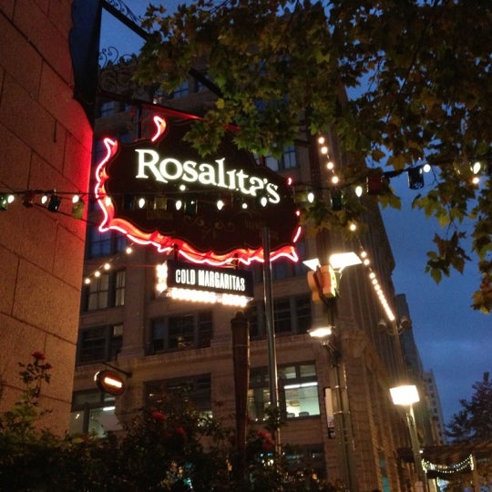 Foto diambil di Rosalita&#39;s Cantina oleh Martyn H. pada 10/13/2012