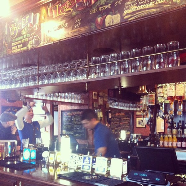รูปภาพถ่ายที่ Oscar Bar &amp; Restaurant โดย ssung C. เมื่อ 5/10/2013
