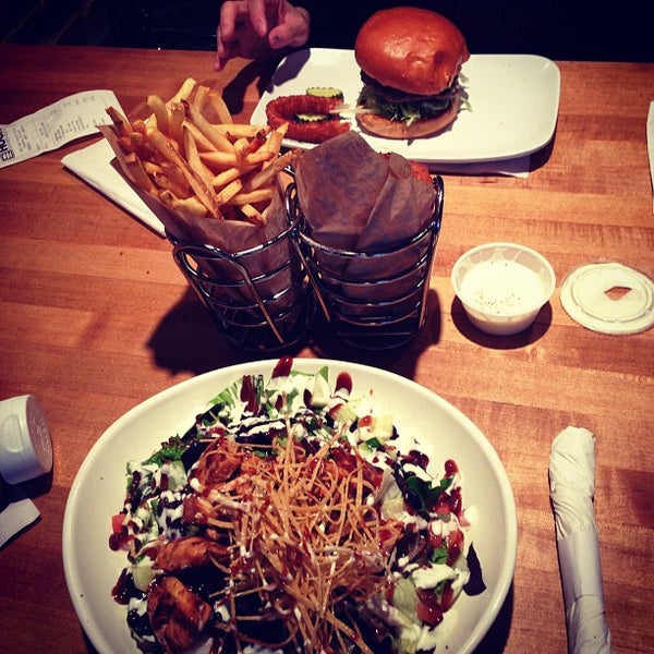 4/30/2013にEric T.がHook Burger Bistroで撮った写真